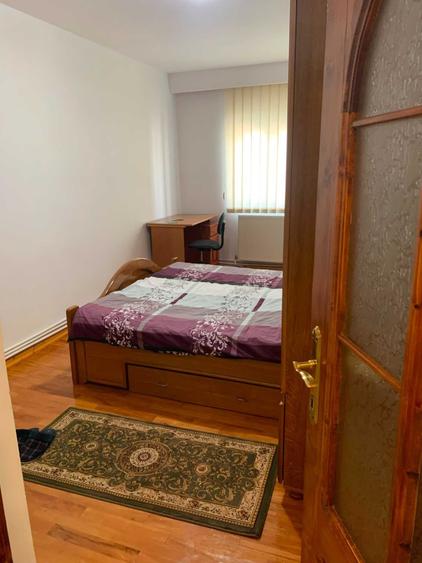 Apartament cu 4 camere decomandat în Central