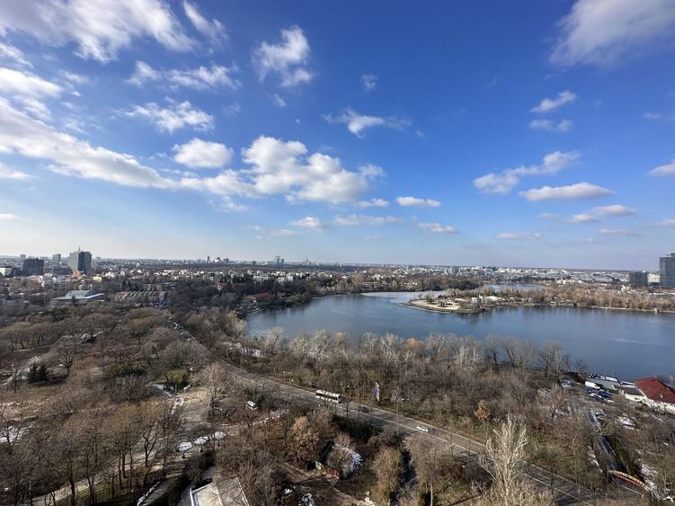 Apartament cu 5 camere decomandat în Floreasca