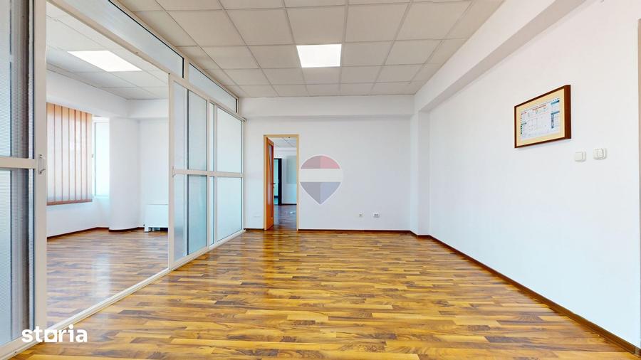 Spațiu comercial, de 77 mp, în Centrul Civic