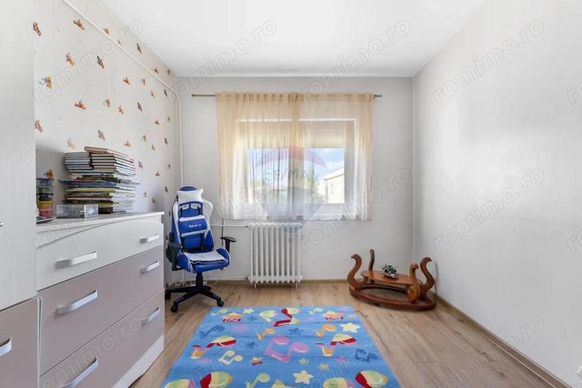 Apartament cu 5 camere decomandat, mobilat în Micălaca