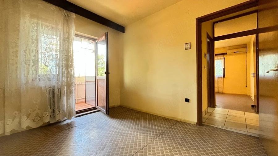 Apartament cu 4 camere decomandat în Traian