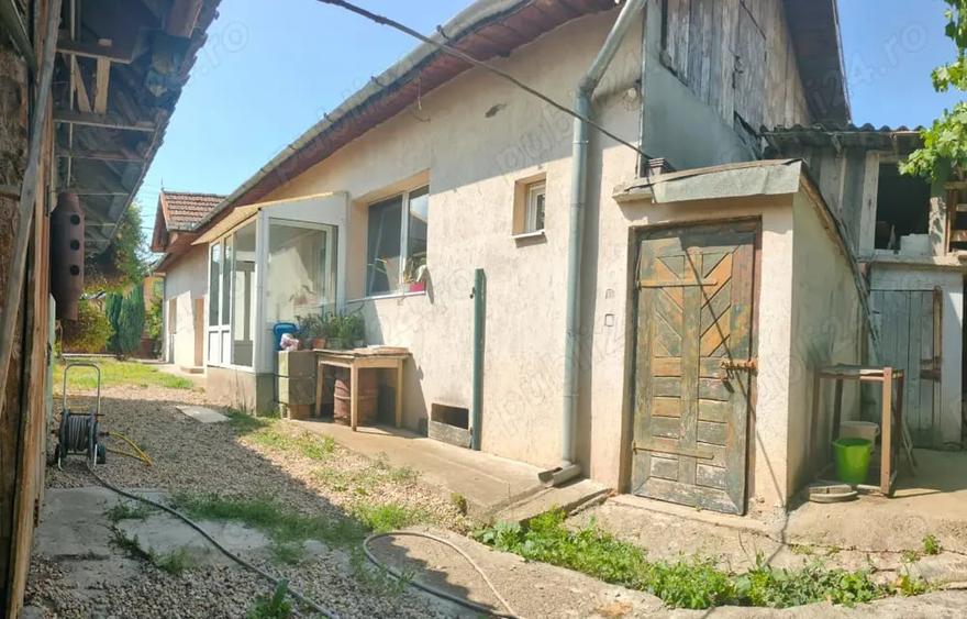 Casă cu 2 camere cu Teren 792 Mp în Florești
