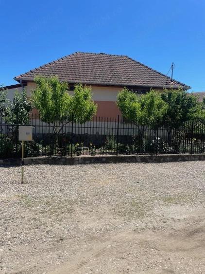 Casă cu Teren 700 Mp în Central