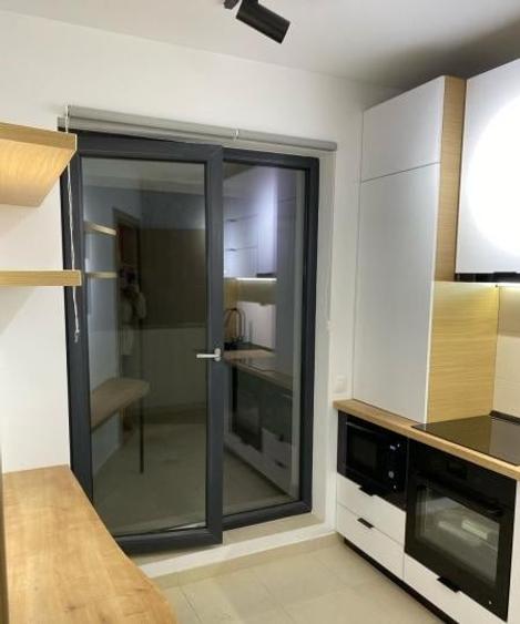 Apartament cu 3 camere decomandat, mobilat în Băneasa