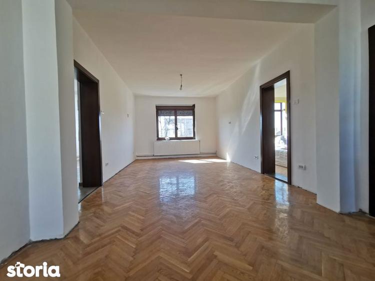 Apartament cu 5 camere semidecomandat, mobilat în Șagului