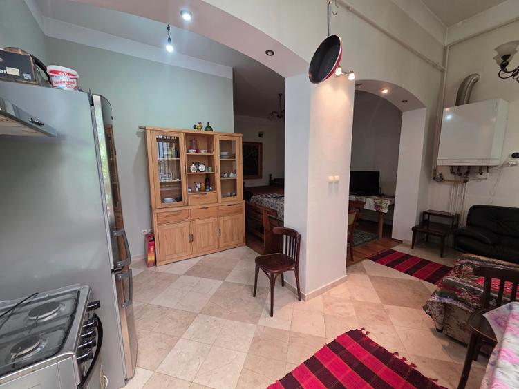 Casă cu 3 camere cu Teren 409 Mp în Central