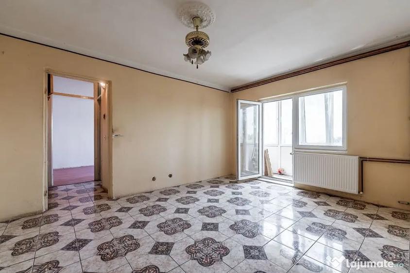 Apartament cu 3 camere semidecomandat în Central