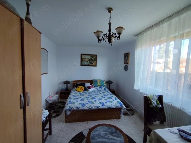 Casă cu 6 camere cu Teren 375 Mp în Central