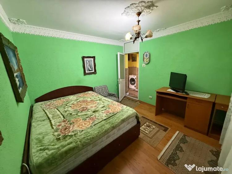 Apartament cu 3 camere decomandat în E3