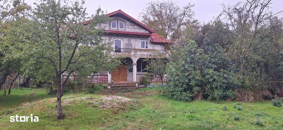 Casă cu 5 camere cu Teren 969 Mp în Tărtășești