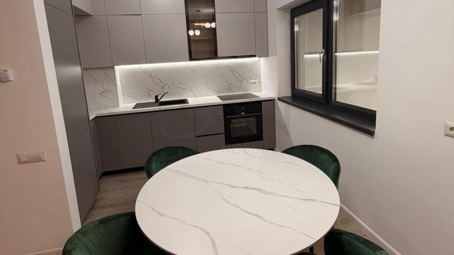 Apartament cu 3 camere decomandat, mobilat în Pipera