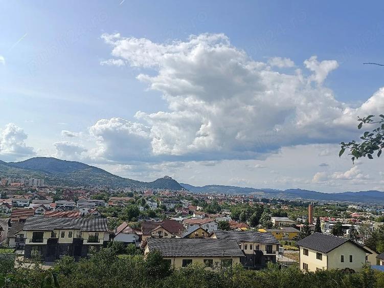 Teren de 800 mp, în Zăvoi