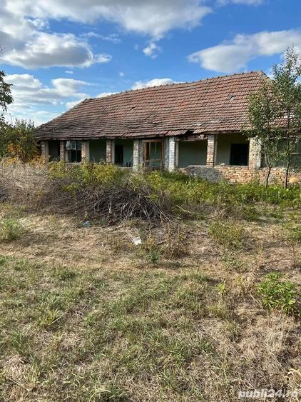Casă cu 4 camere cu Teren 1480 Mp în Hodoni