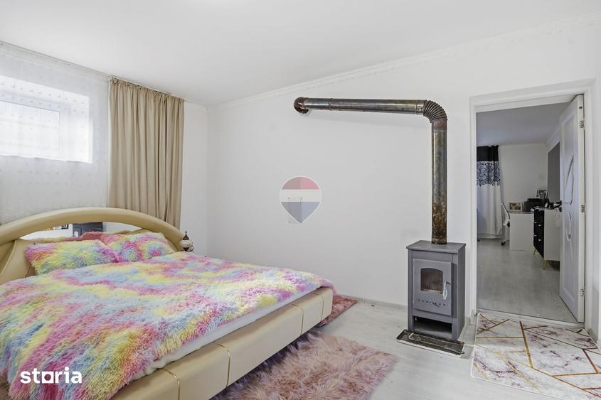 Casă cu 3 camere cu Teren 1439 Mp în Secusigiu