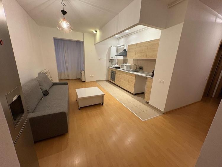 Apartament cu 3 camere decomandat în Titan