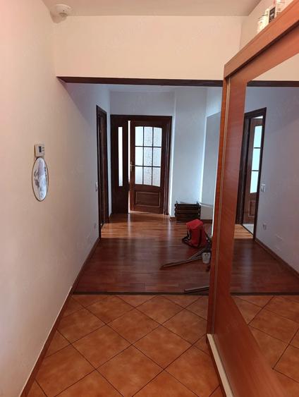 Apartament cu 4 camere decomandat în Calea Romanului