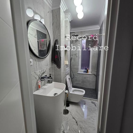 Duplex cu 5 camere cu Canalizare în Florești
