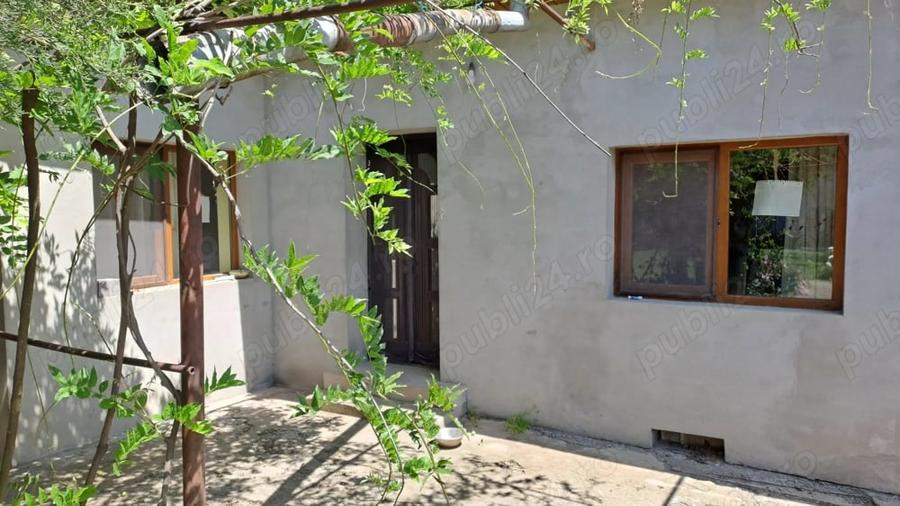 Casă cu 5 camere cu Teren 1375 Mp în Frumușani