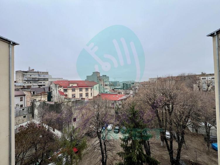 Apartament cu 4 camere decomandat în Cișmigiu