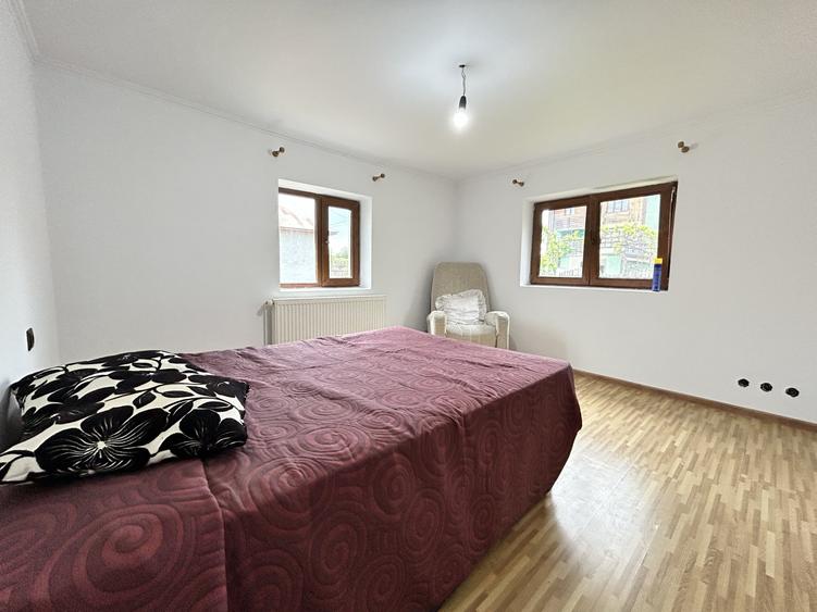 Casă individuală cu 6 camere cu Teren 1150 Mp în Zidurile