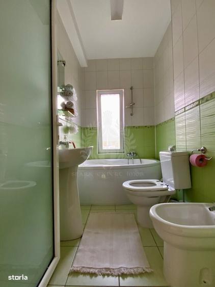 Casă cu 4 camere decomandat în Central