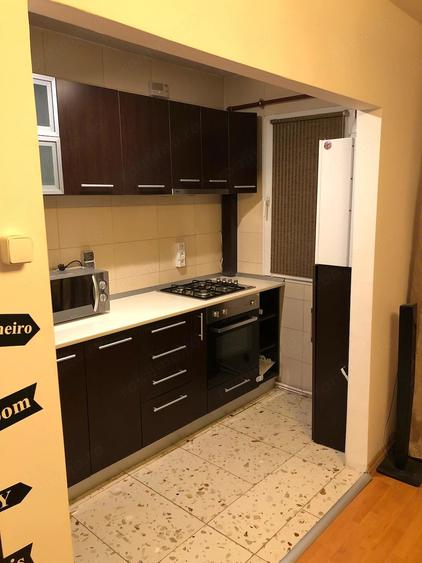 Apartament cu 4 camere semidecomandat în Ferentari
