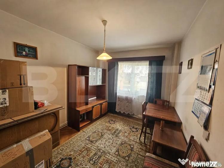Apartament cu 4 camere decomandat în Central