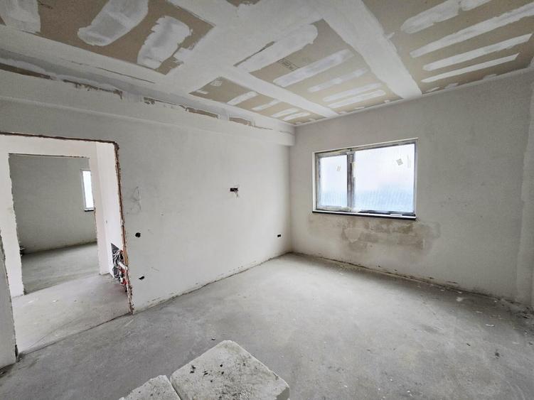 Casă cu 3 camere cu Teren 250 Mp în Tunari