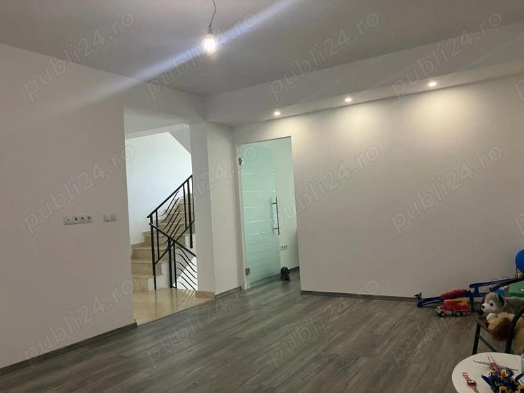 Casă cu Teren 240 Mp în Valea Adâncă
