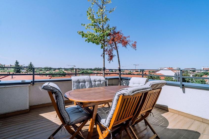 Penthouse 4 camere, ultracentral, Oradea. 800 000 E + TVA. Comision 0 - 14