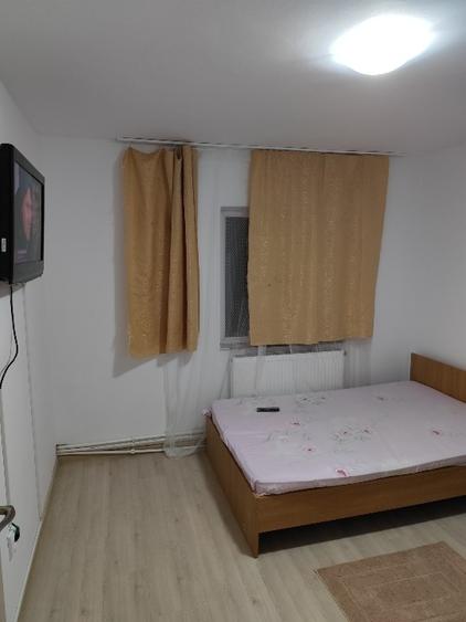 Ocazie proprietar 2 camere decomandat gaze  renovat stradal km5 Pandurului Nr 10 - 3