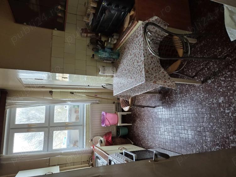 Vand apartament 3 camere ultracentral BdChimiei langa casa de cultura blocC3 centrala termica et.3 4 - 8