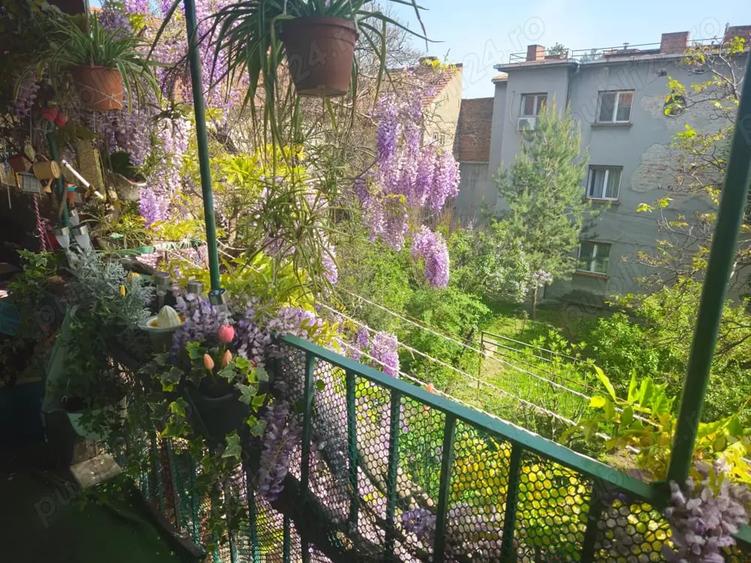 Apartament cu 4 camere semidecomandat în Central