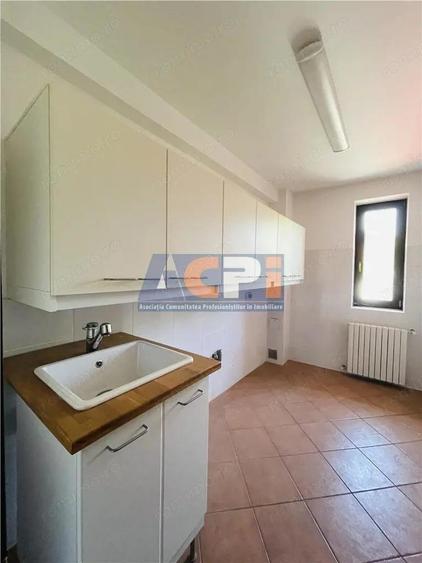 VANZARE CASA VILA 6 CAMERE 652 mp TEREN ZONA SISESTI SECTOR 1 - 16