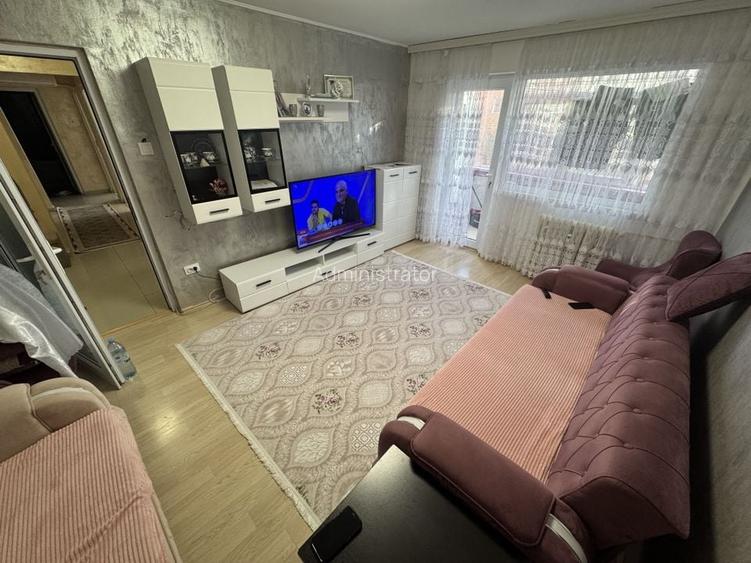 Apartament 3 camere zona Casa de Cultura