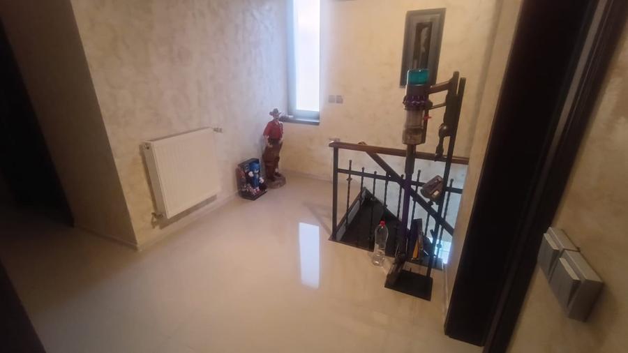 Casă individuală cu 4 camere cu Canalizare în Popoveni