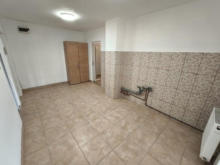 Spațiu comercial de vânzare – Petru Rareș, lângă Școala Nr. 3 - 6