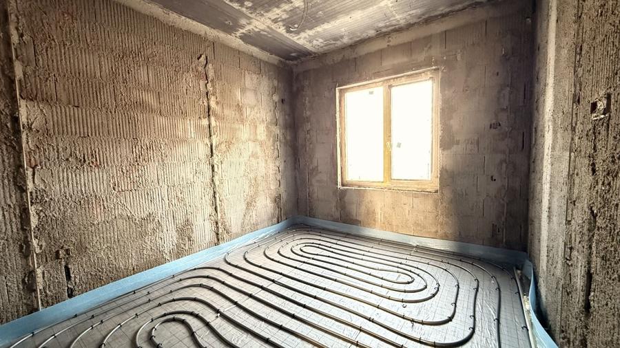 Duplex cu 3 camere cu Canalizare în Albina