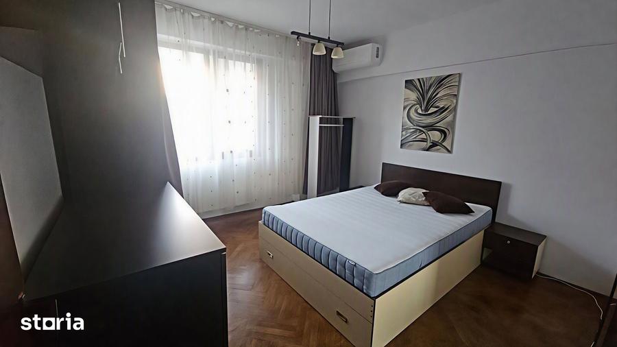 Apartament cu 3 camere decomandat în Tei
