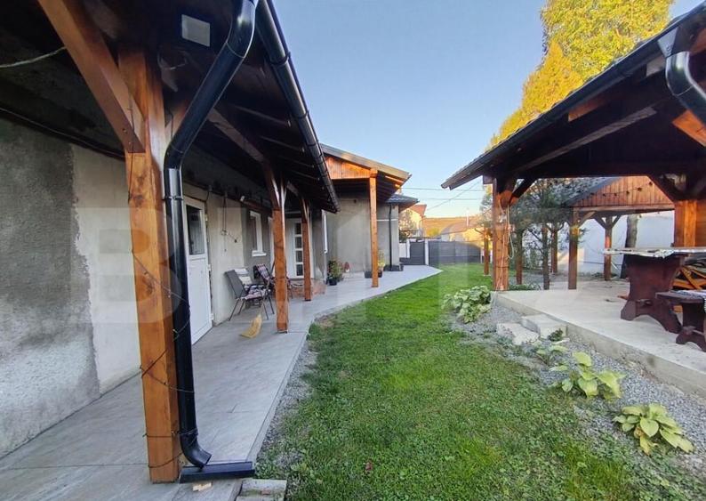 Casa cu 3 camere,baie, bucatarie,anexe.pivni?a teren 800 m - 1