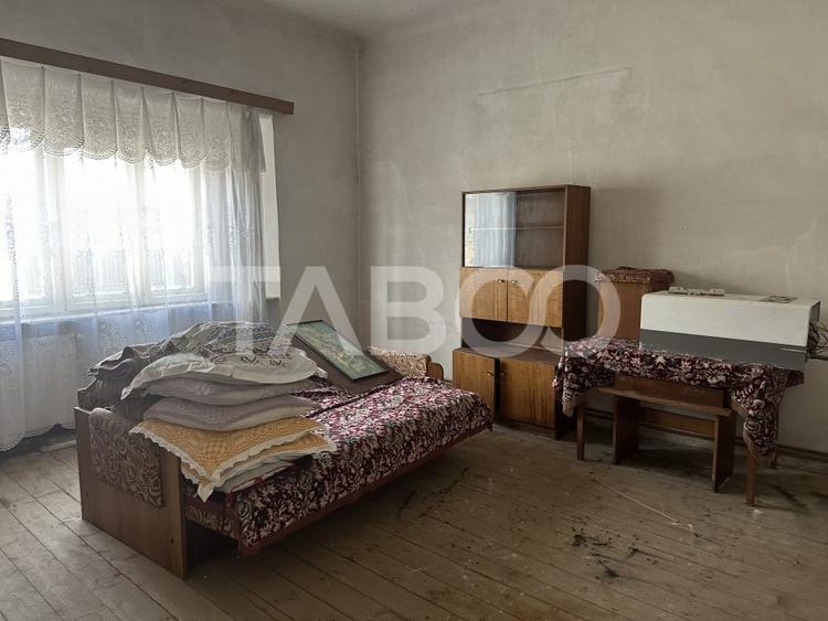 Casa cu potential de investitie in centrul satului 1540 mp teren - 8