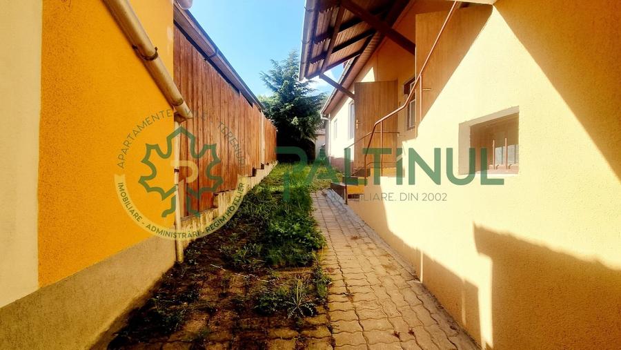 Casă de vânzare în Cisnădioara, curte mare și vedere spre munte - 18