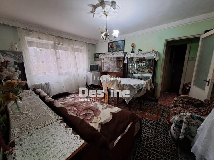 MIRCEA CEL BATRAN, Apartament 2 camere, semidecomandat, 63.900 Euro