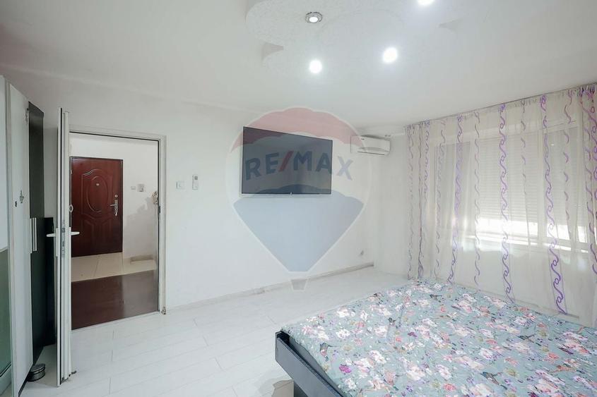 De vânzare apartament cu 1 cameră și spațiu comercial, în zona Decebal - 3