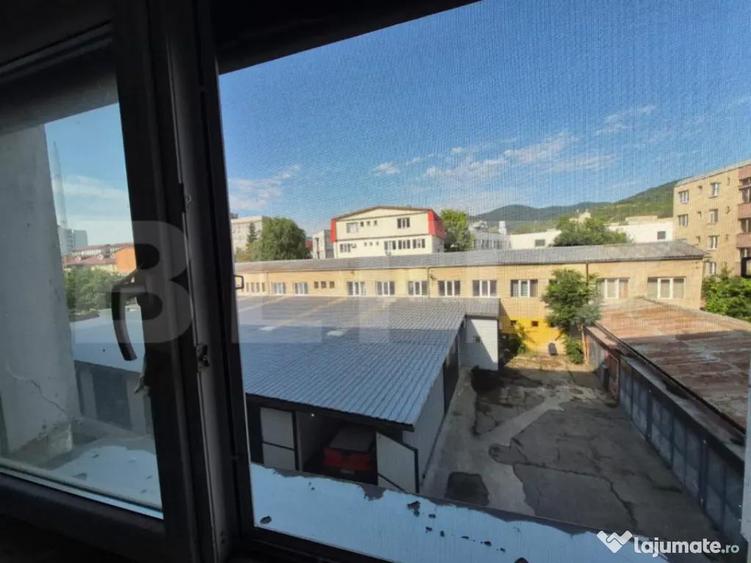 Garsoniera spa?ioasa de vanzare, etaj 2/4, zona central - 1