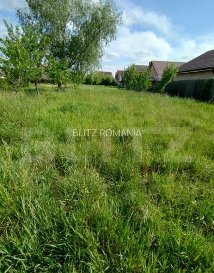 Teren intravilan de vanzare, 900 mp, deschidere de 15 m, zon