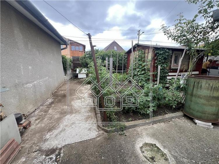 Casa de vanzare in Sibiu -  4 camere, curte, acces auto - 4