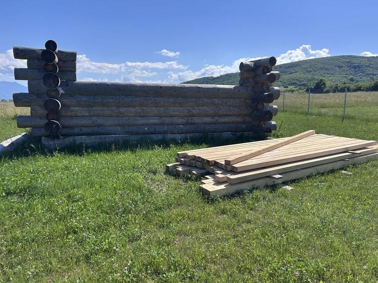 Casă cu 4 camere cu Teren 2000 Mp în Poiana Stampei