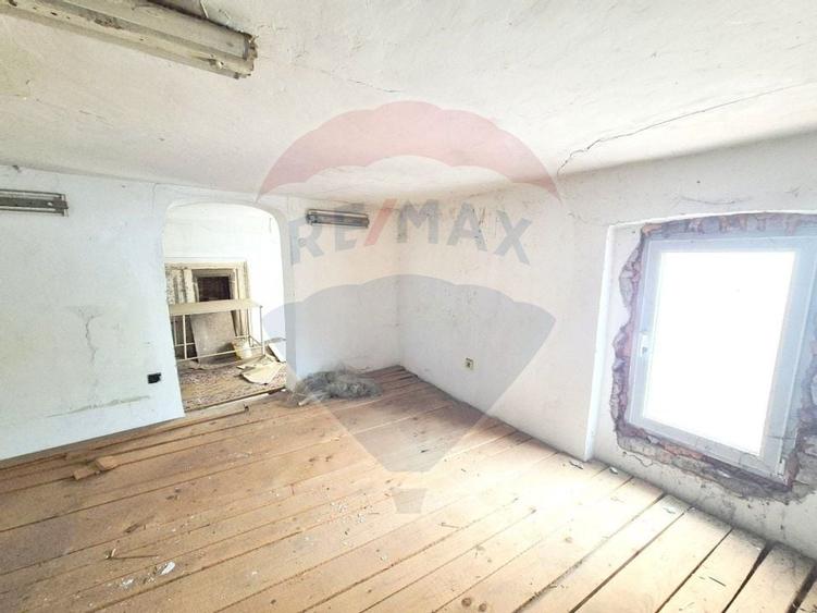 Casa de vanzare pretabila locuinta sau afacere | 13 Septembrie - 11