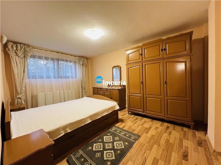 Inchiriez apartament 3 camere, decomandat,  Podul de Fier - 6